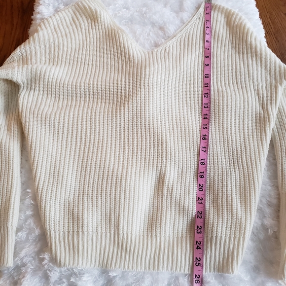 🌷Beige Vneck twisted knot sweater large - Picture 6 of 9